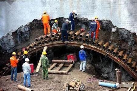 新安隧道钢花管支护案例